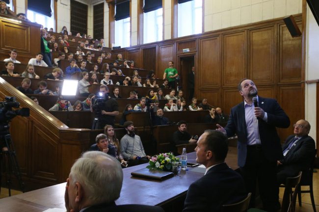 Студенты и преподаватели МГУ призвали остановить реставрацию аудиторий