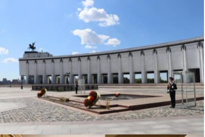 Кадеты школы № 1381 Лосиноостровского района заступили на вахту Почетного караула у «Огня Памяти и Славы» на Поклонной горе. Об этом сообщается на сайте школы.